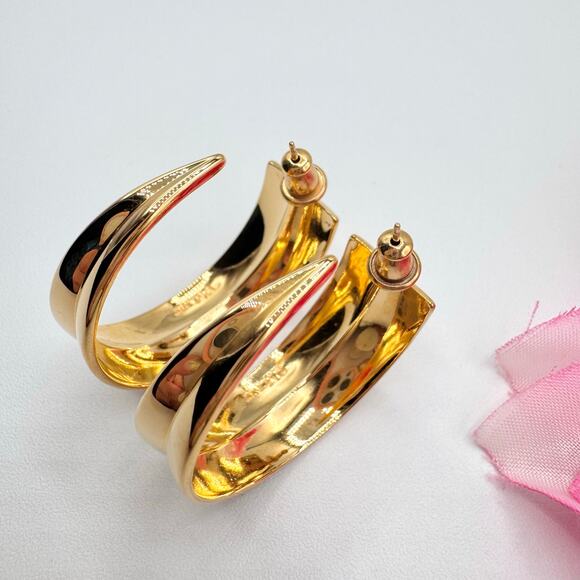 Vintage Monet Graduated Gold Tone Hoop Earrings Signed 1 1/4” Classic Chic - Picture 7 of 15